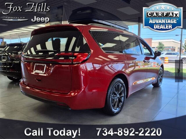 2025 Chrysler Pacifica Select