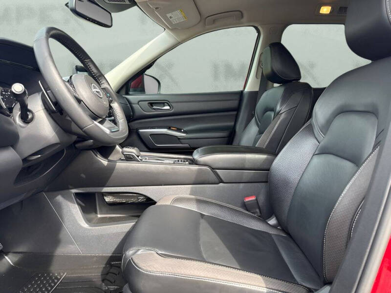 2022 Nissan Pathfinder SL