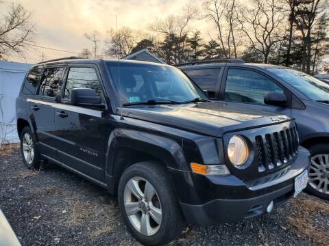 2015 Jeep Patriot for sale at Topham Automotive Inc. in Middleboro MA