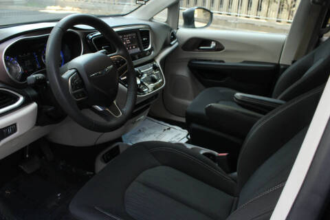 2024 Chrysler Voyager LX