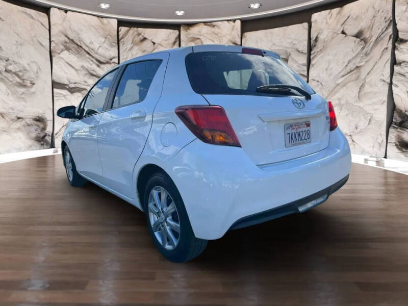 2015 Toyota Yaris 5-Door LE