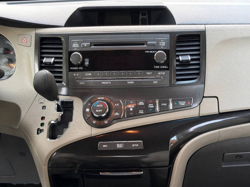 2013 Toyota Sienna LE 7-Passenger Auto Access Seat