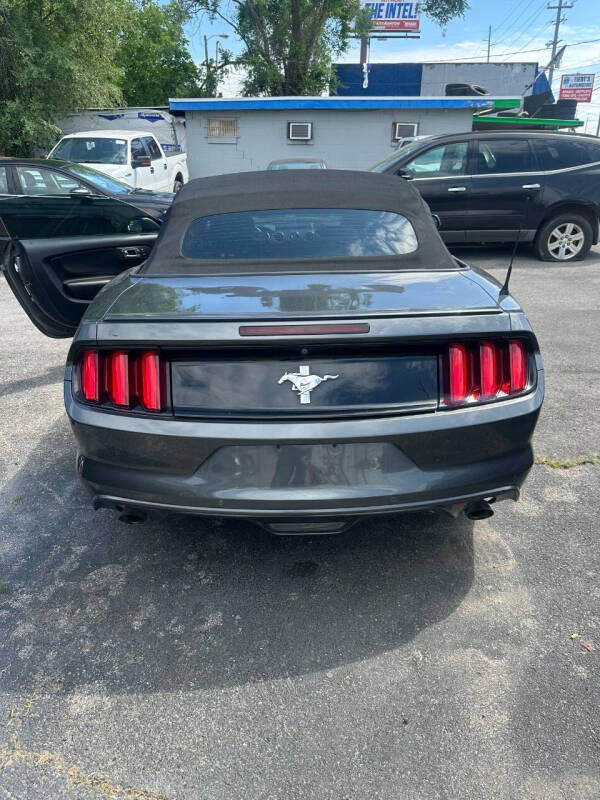 2017 Ford Mustang V6 - Photo 4