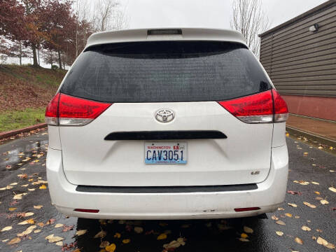 2012 Toyota Sienna Base 7-Passenger
