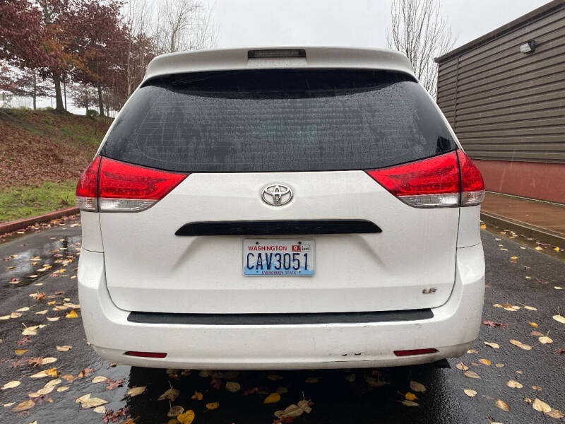 2012 Toyota Sienna Base 7-Passenger