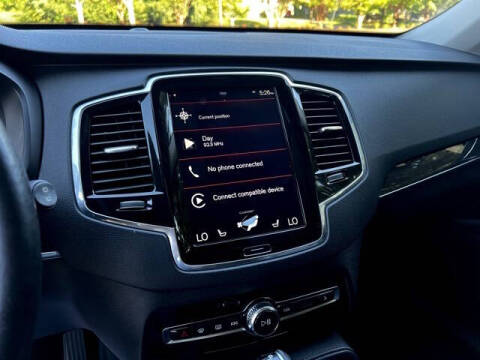 2017 Volvo XC90 T6 Momentum