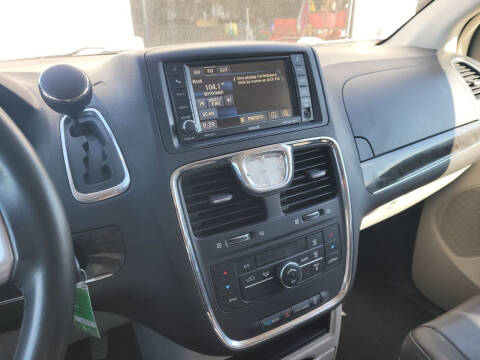 2013 Chrysler Town and Country Touring