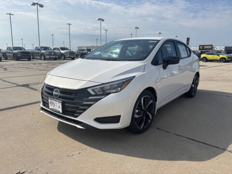 2025 Nissan Versa SR