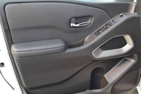 2024 Nissan Frontier SV