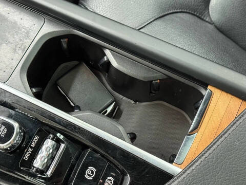 2021 Volvo XC90 T5 Momentum