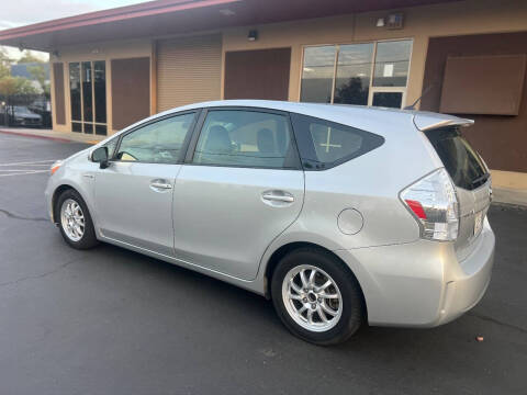 2013 Toyota Prius v Two