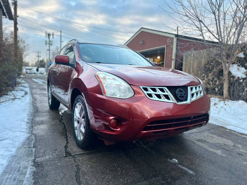 2013 Nissan Rogue SV's photo
