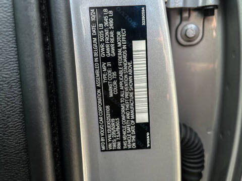2025 Volvo XC40 B5 Plus Bright Theme