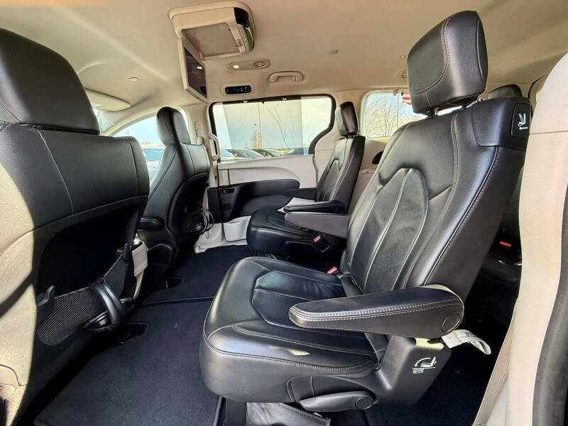 2017 Chrysler Pacifica Touring-L
