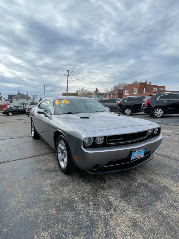 2014 Dodge Challenger SXT photo 3