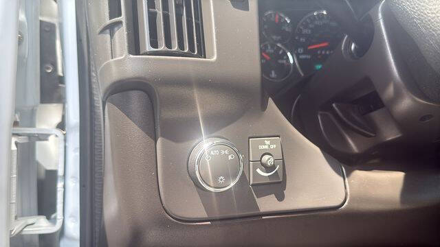 2025 Chevrolet Express LT 3500