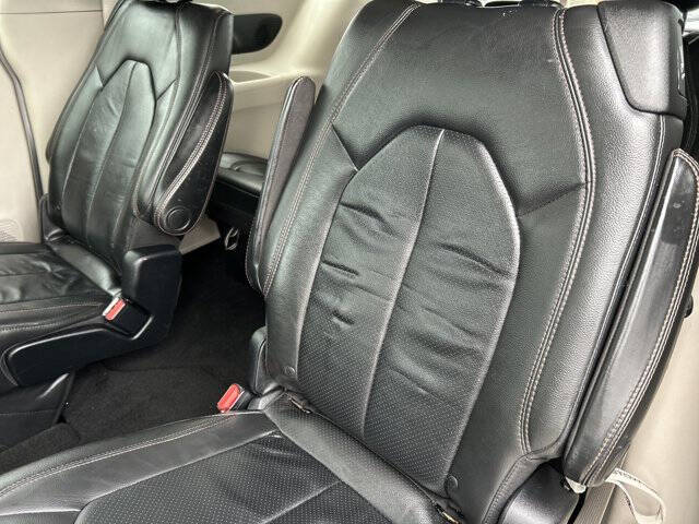 2017 Chrysler Pacifica Touring-L Plus