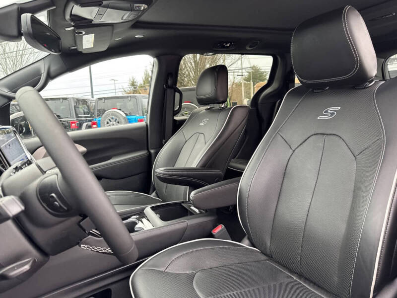 2023 Chrysler Pacifica Plug-In Hybrid Limited