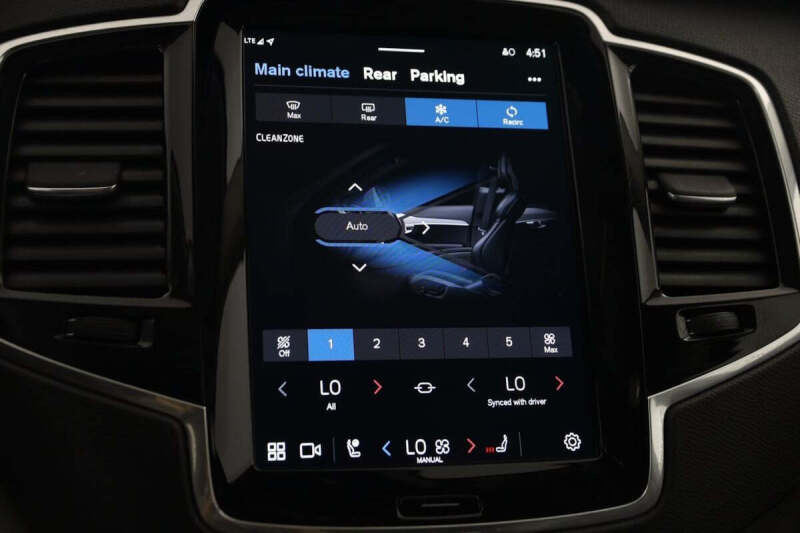 2025 Volvo XC90 B5 Plus Bright Theme