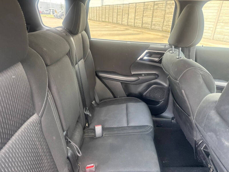 2023 Mitsubishi Outlander ES
