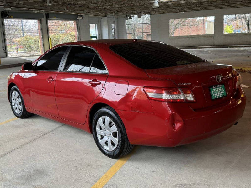 2011 Toyota Camry LE photo 3