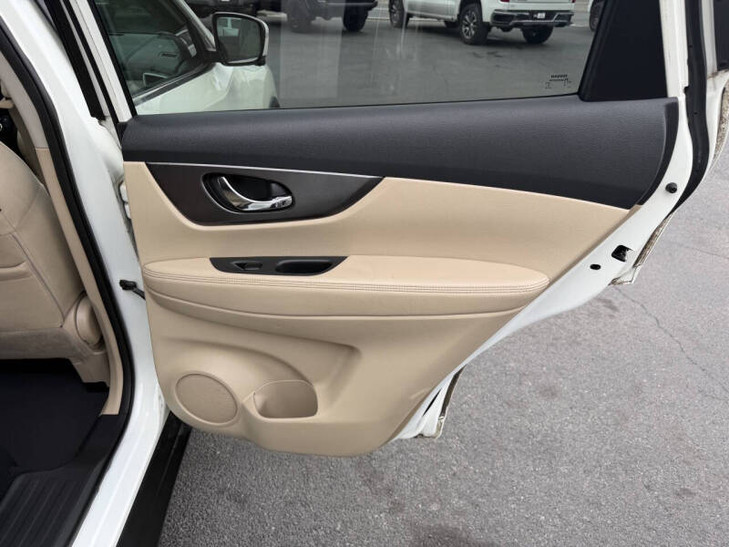 2016 Nissan Rogue SV