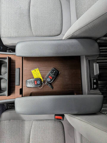 2022 Toyota Sienna LE 8-Passenger