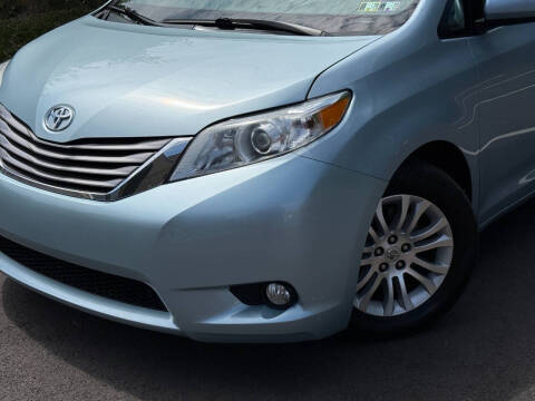 2015 Toyota Sienna XLE Premium 8-Passenger