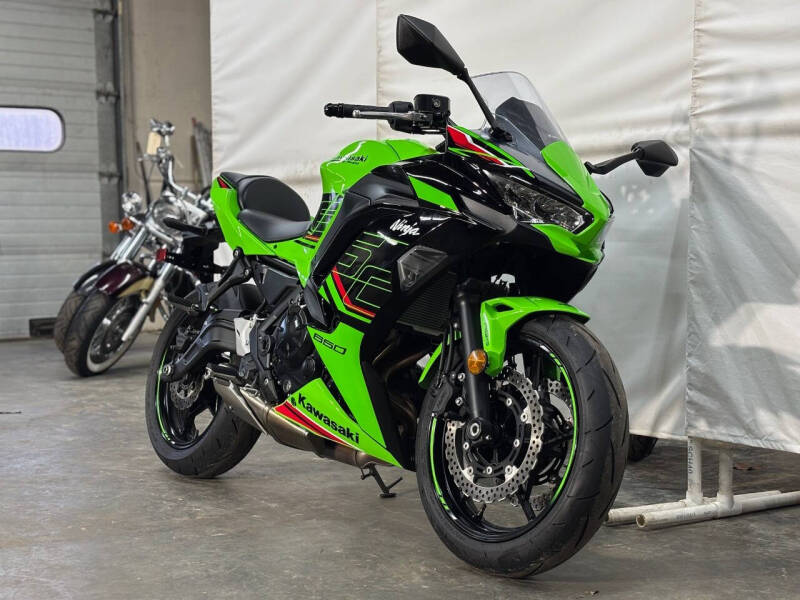 2024 Kawasaki Ninja 650 KRT