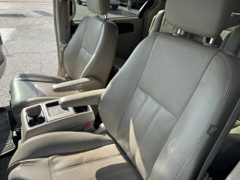 2011 Chrysler Town and Country Touring-L