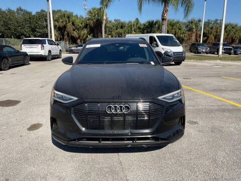 2022 Audi e-tron quattro Premium