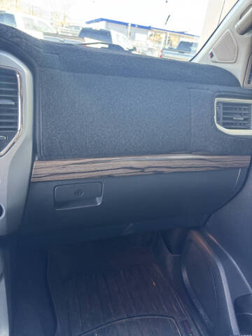 2017 Nissan Titan SL