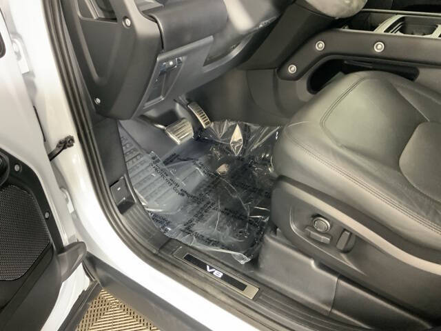 2023 Land Rover Defender 110 V8