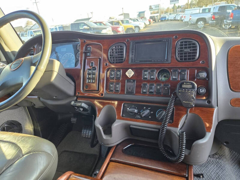 2005 Freightliner M2 106