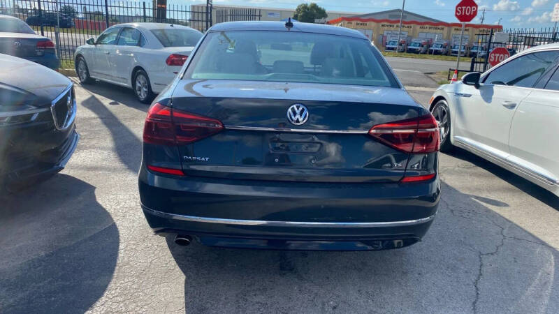 2017 Volkswagen Passat 1.8T R-Line