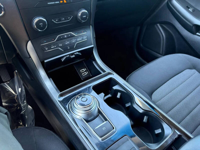 2020 Ford Edge SE