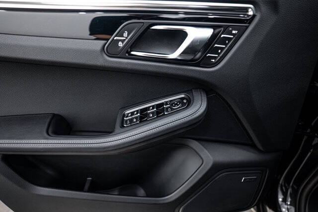 2025 Porsche Macan T