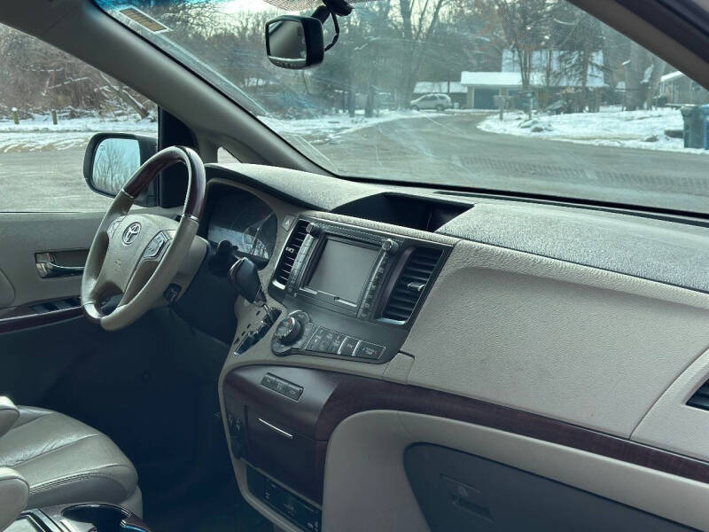 2012 Toyota Sienna Limited 7-Passenger
