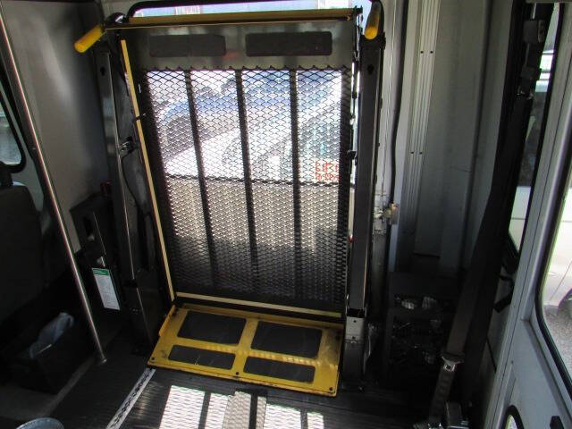 2011 Ford E-Series E-450 SD