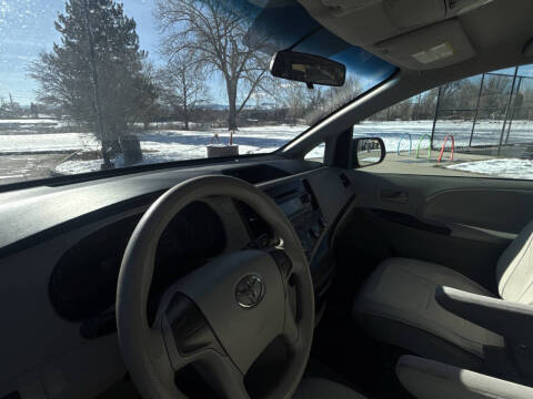 2012 Toyota Sienna Base 7-Passenger