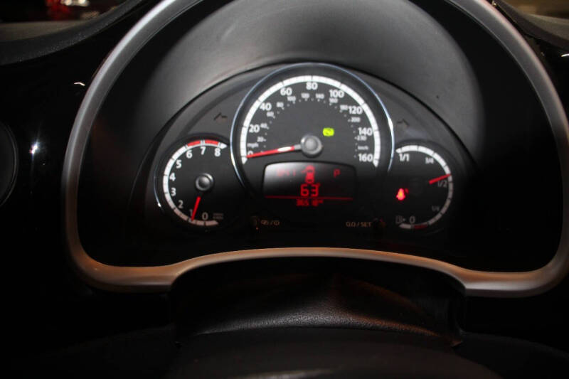 2013 Volkswagen Beetle Convertible 2.5L 50s Edition