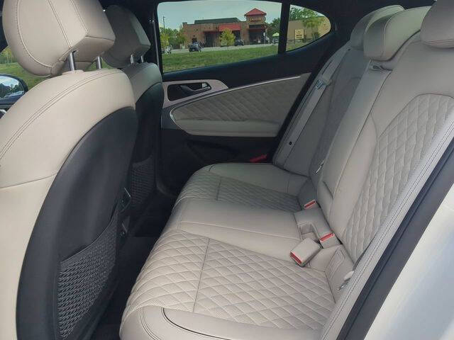 2023 Genesis G70
