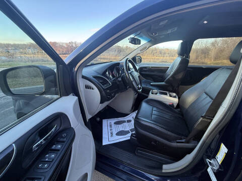 2013 Chrysler Town and Country Touring