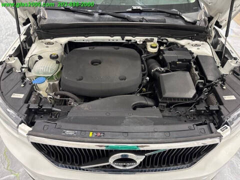 2022 Volvo XC40 T5 Momentum