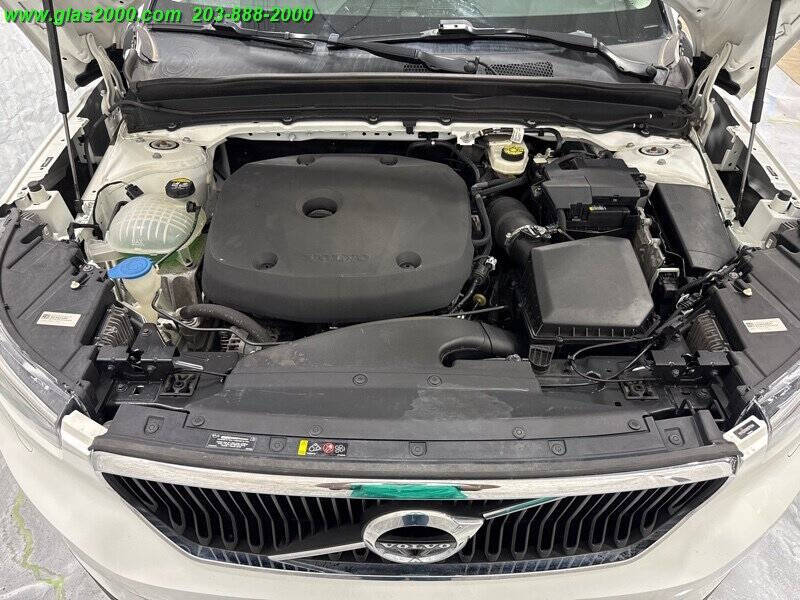 2022 Volvo XC40 T5 Momentum