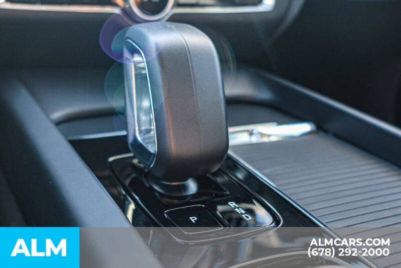 2024 Volvo S60 B5 Core Dark Theme