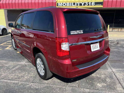 2016 Chrysler Town and Country Touring
