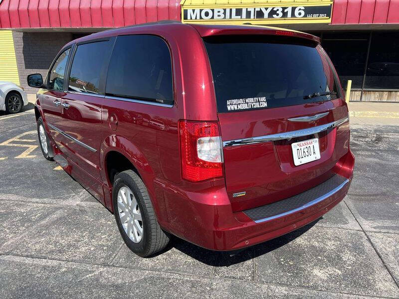 2016 Chrysler Town and Country Touring