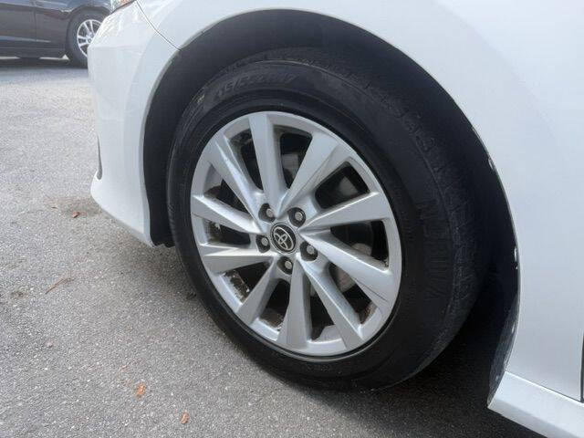 White 2022 Toyota Camry LE LE 4dr Sedan 21