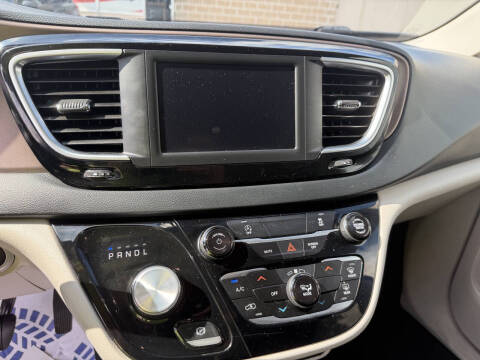 2023 Chrysler Voyager LX